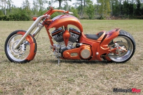Motorcycle-Mojo_07_Boots-Bike